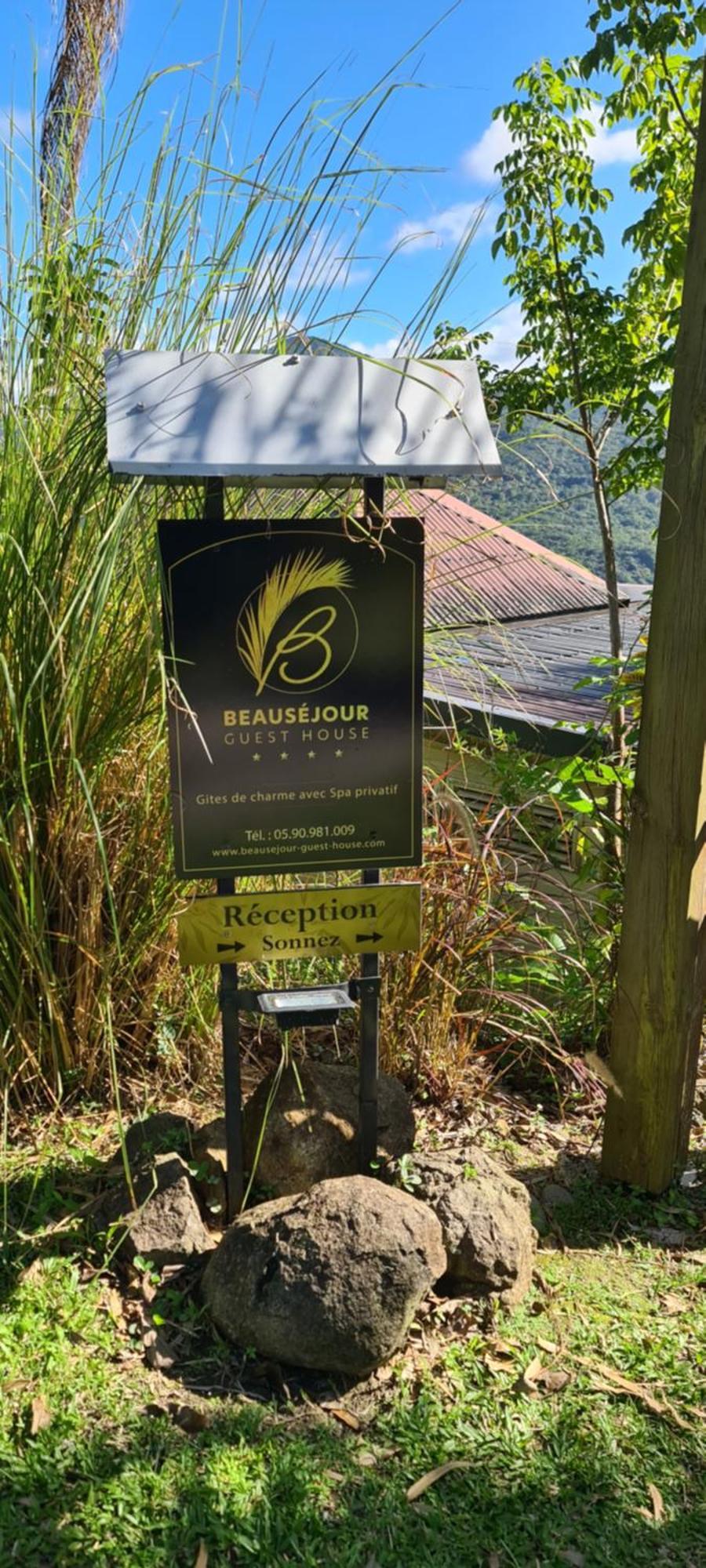 Beausejour Guest House Pointe-Noire Ngoại thất bức ảnh